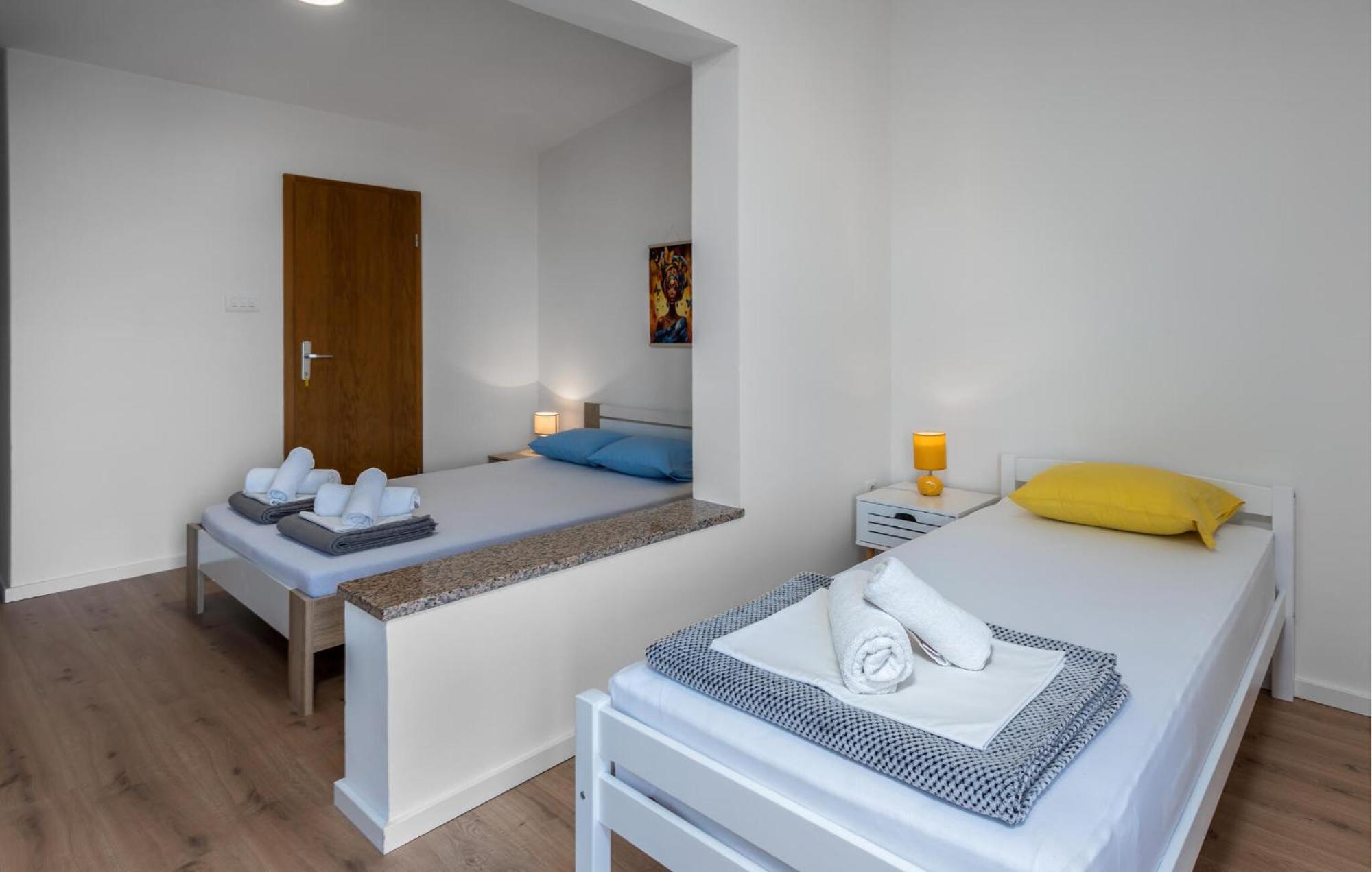 Cozy Apartment In Novi Vinodolski With Kitchen Экстерьер фото