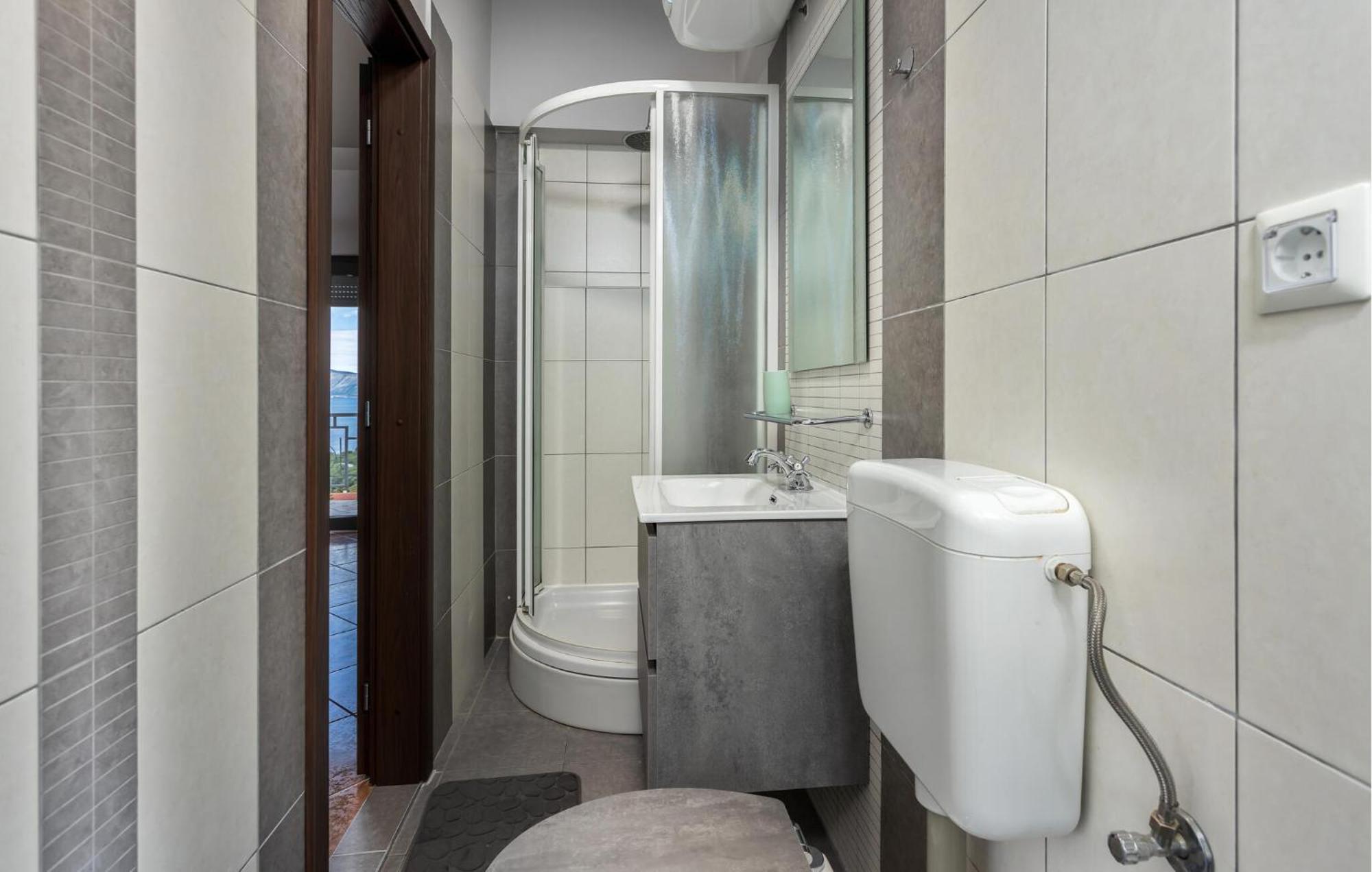 Cozy Apartment In Novi Vinodolski With Kitchen Экстерьер фото