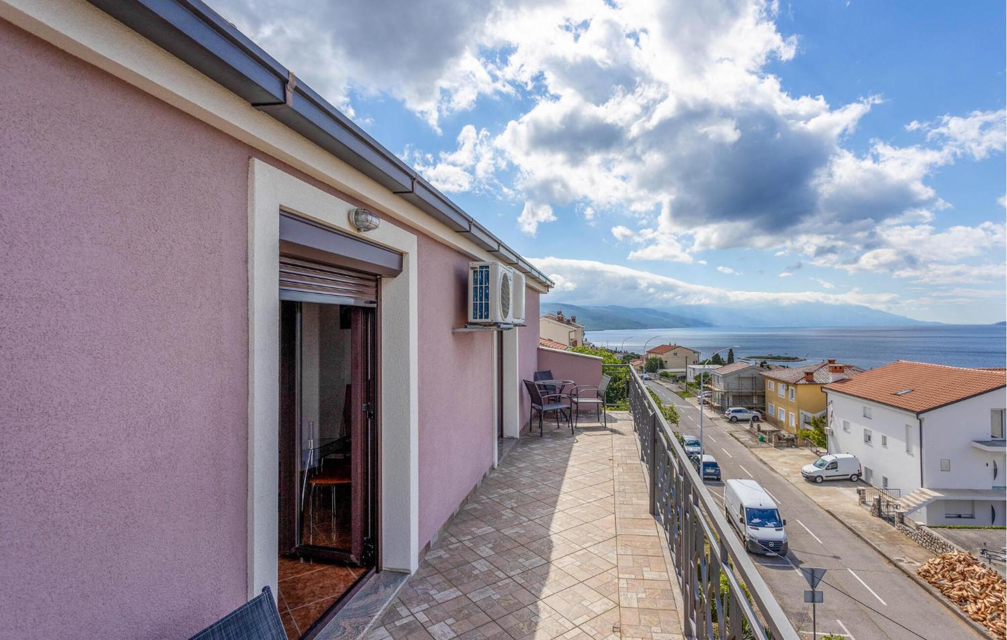 Cozy Apartment In Novi Vinodolski With Kitchen Экстерьер фото